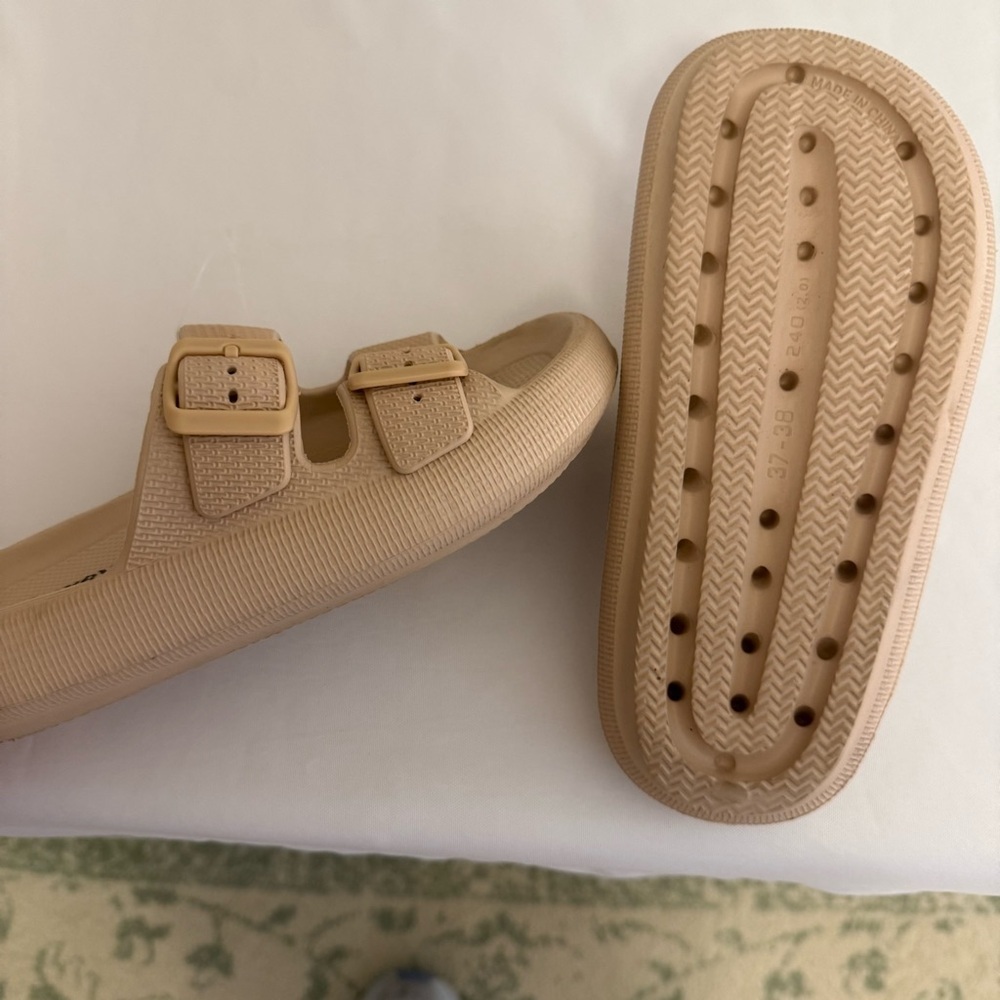 Tan Sandals with Adjustable Straps - Picture 4 of 4